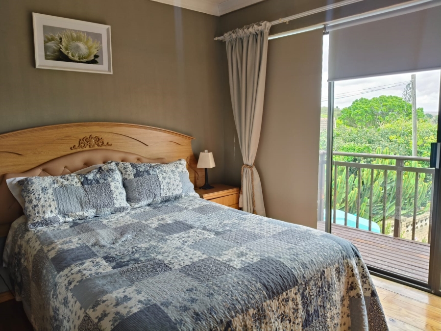 6 Bedroom Property for Sale in Paradise Beach Eastern Cape